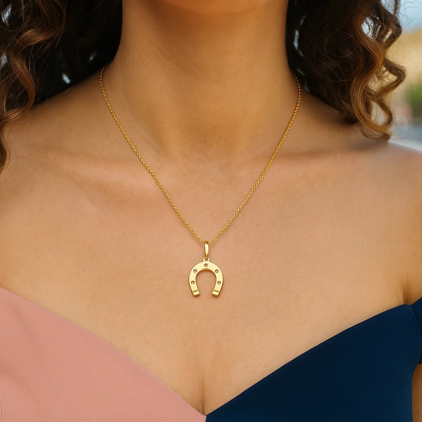 14K Yellow Gold Necklace with Horseshoe